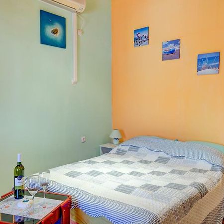 Apartment In Center Pula Exterior photo