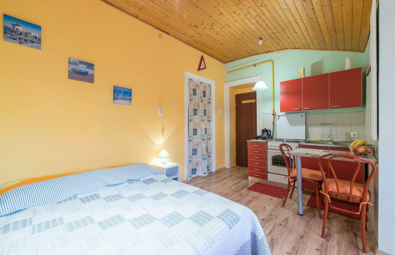 Apartment In Center Pula Exterior photo