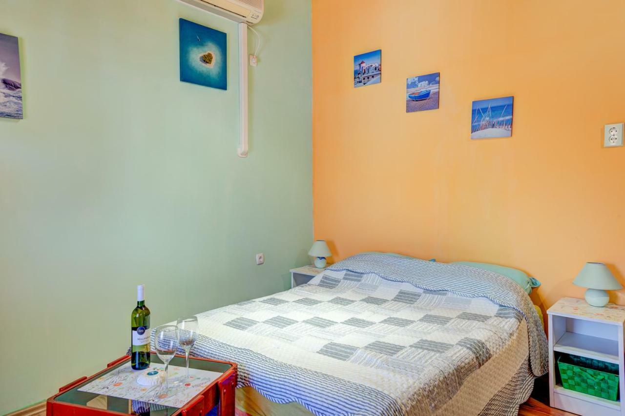 Apartment In Center Pula Exterior photo